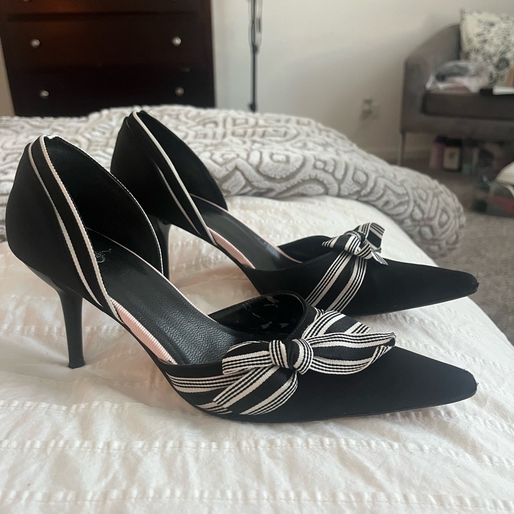 Adorable y2k vintage Carrie Bradshaw style bow kitten heels